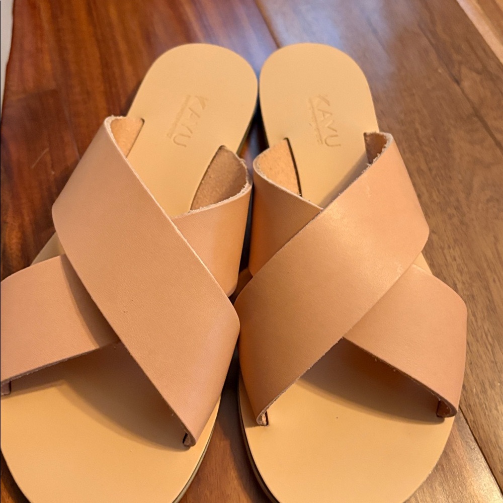 New in box - leather Sandal - Natural / Nude Beige